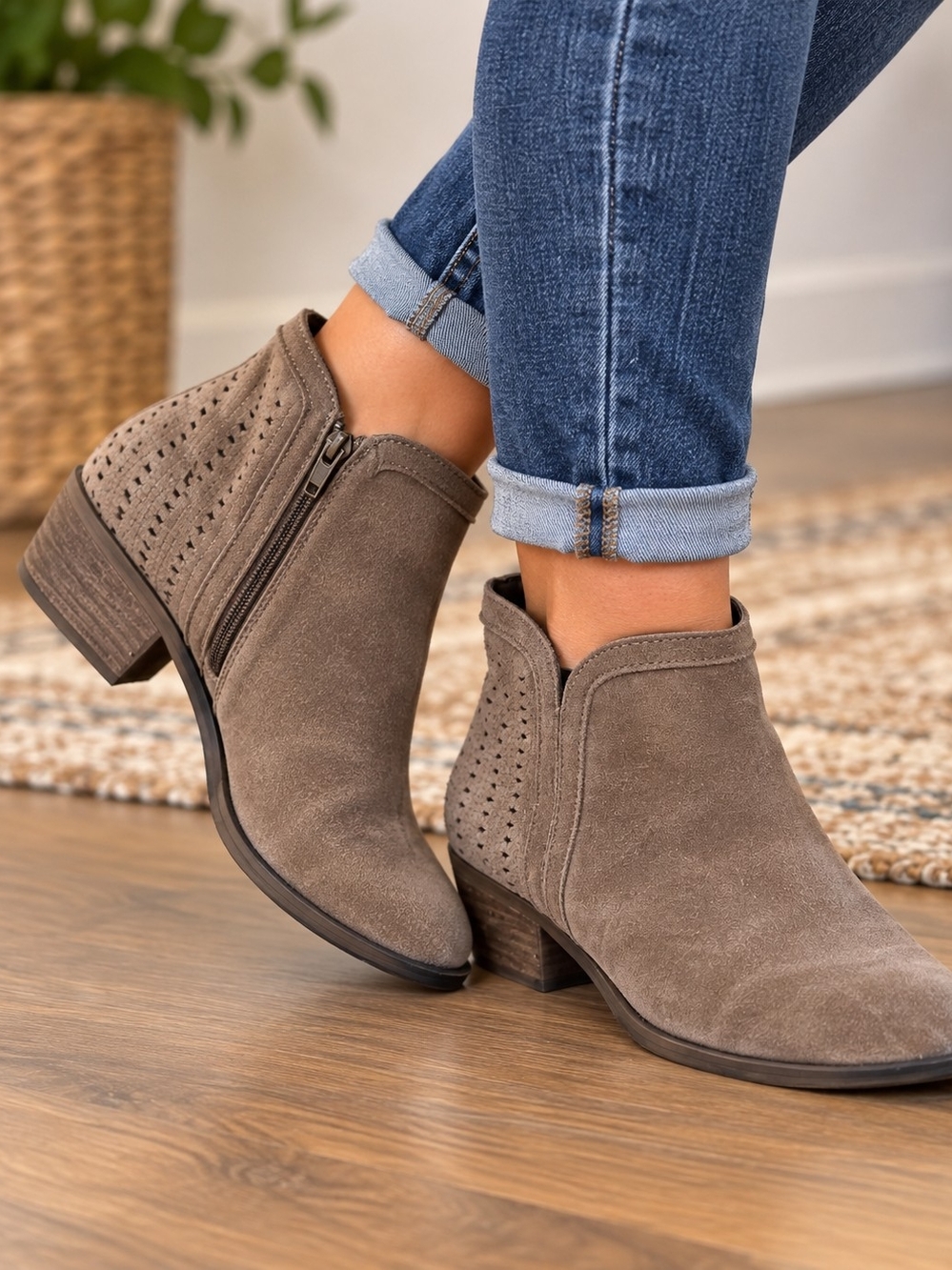 Kensie Gage Taupe Suede Leather Ankle Booties Size 9M Western Cutout Boots